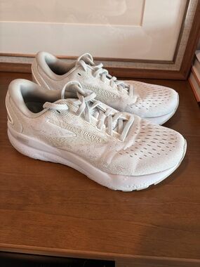 Brooks Ghost 16 Women’s 6 - White/Grey